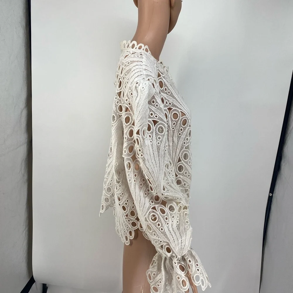 Elegant White Lace Women Top - Picture 2 of 3